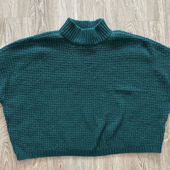 Hollister Cropped Sweater - Picture 3 of 9